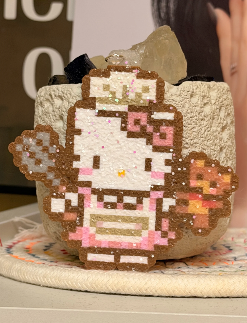 Princess Magic Hello Kitty Keychain – Glitter Finish, Crown & Wand – Fairy Tale Decor