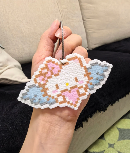 Hello Kitty Diamond Angel Wing Keychain – White Outline & Pastel Tones – Lightweight Pixel Charm
