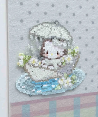 Hello Kitty Under the Umbrella – Soft Pearl Glitter Charm with Flowers & Wave Tray – Spring Pixel Decor